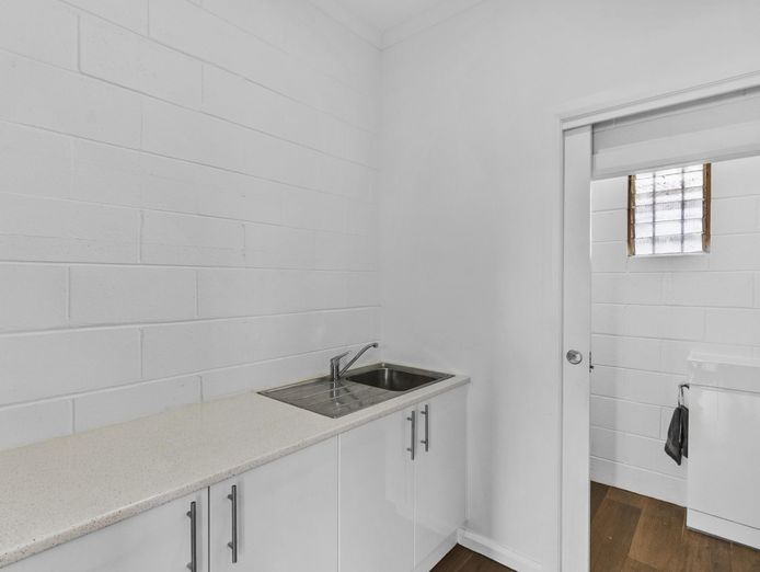 newly-renovated-freehold-opportunity-prime-high-street-exposure-5