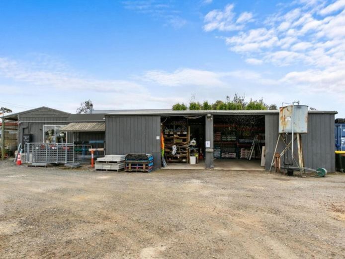 vendors-terms-busy-hardware-amp-garden-centre-4