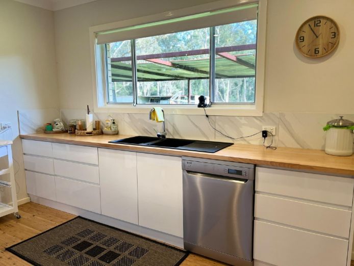 established-cleaning-business-in-lake-macquarie-14-years-vehicle-amp-equip-1