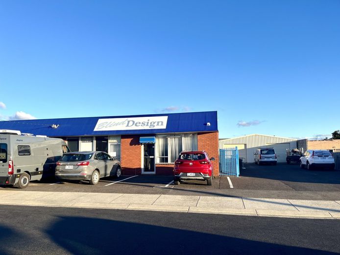 blinds-business-devonport-tasmania-working-owners-profit-gt-129k-est-26-yrs-pa-1