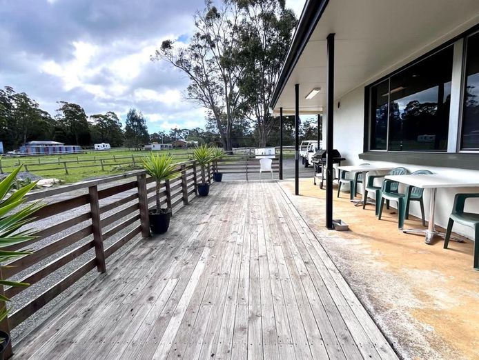 signal-station-tavern-offers-over-99-000-sav-easy-operation-main-rd-frontage-9