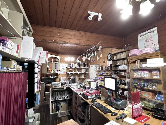 fhgc-aus-post-profitable-lifestyle-business-inc-3br-home-and-studiowork-mon-to-4