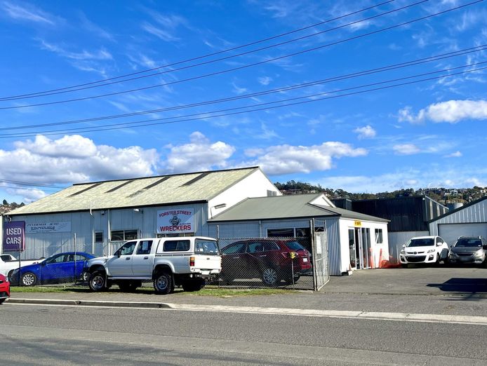 established-35-years-wrecking-and-car-sales-business-in-northern-tasmania-3