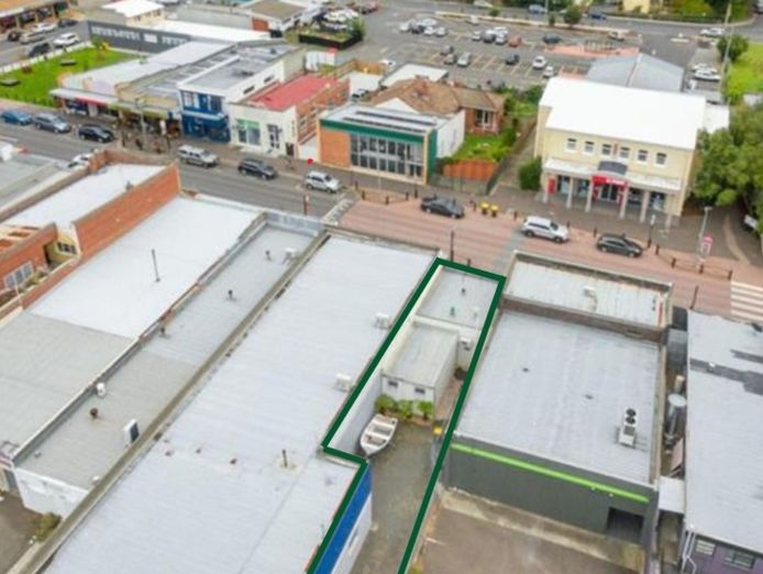 newly-renovated-freehold-opportunity-prime-high-street-exposure-7