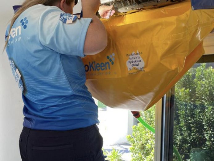 mobile-services-business-cleaning-air-conditioners-across-the-gold-coast-0