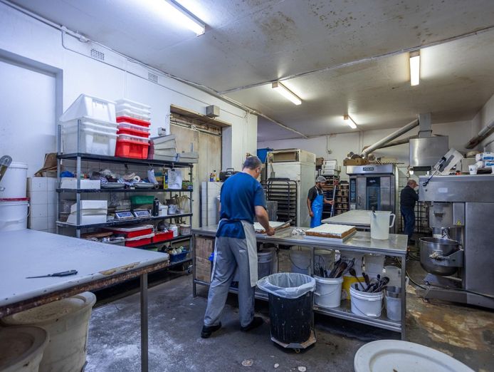 sweet-success-longstanding-cake-shop-mas169-5