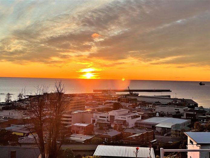 versatile-da-approved-a-rare-coastal-jewel-with-panoramic-views-over-bass-strait-0