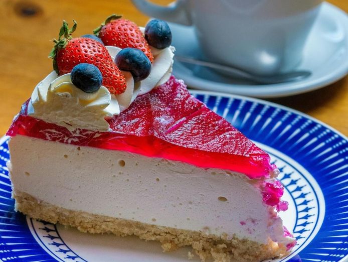 cafe-independent-busy-dining-precinct-1