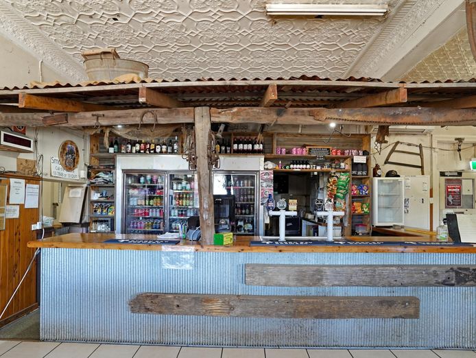 freehold-premises-hotel-business-10-accomodation-rooms-3-shops-2
