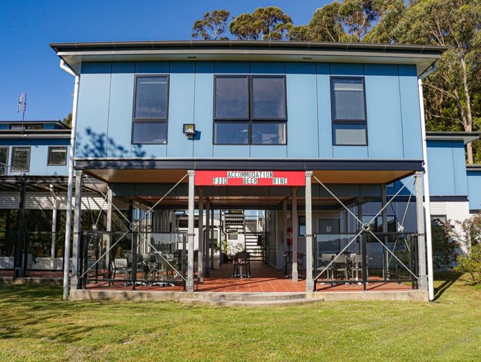 no-ingoing-modern-stylish-sophisticated-water-views-wild-rivers-escape-restaura-0