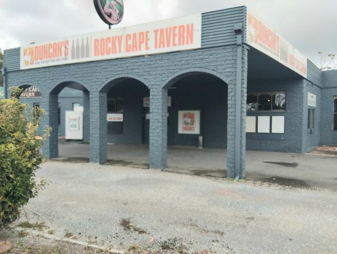fhgc-rocky-cape-tavern-amp-caravan-park-15-acres-great-turnover-highway-front-1