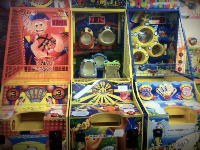 arcade-games-in-movie-foyer-2