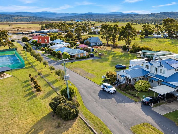 rare-east-coast-tasmania-profitable-accommodation-villas-cottages-separate-da-lo-4