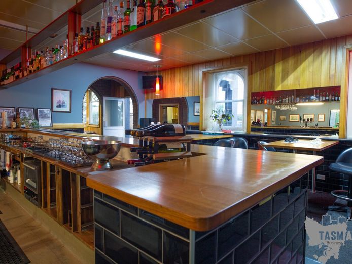extraordinary-opportunity-renovated-10-room-hotel-or-residence-wine-bar-3