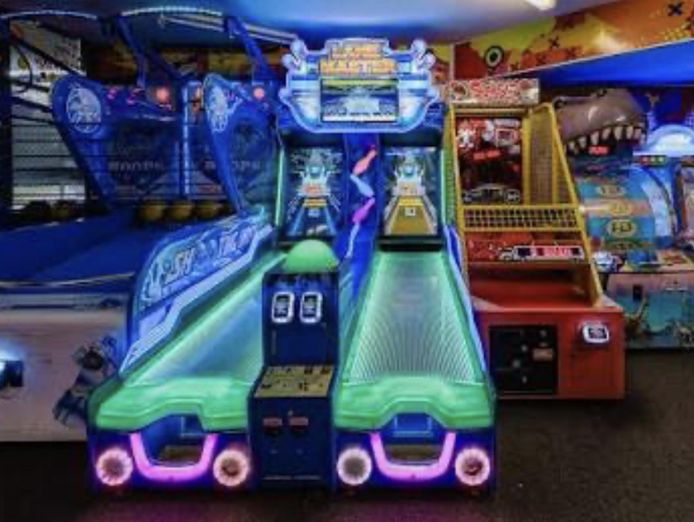 arcade-games-in-movie-foyer-7
