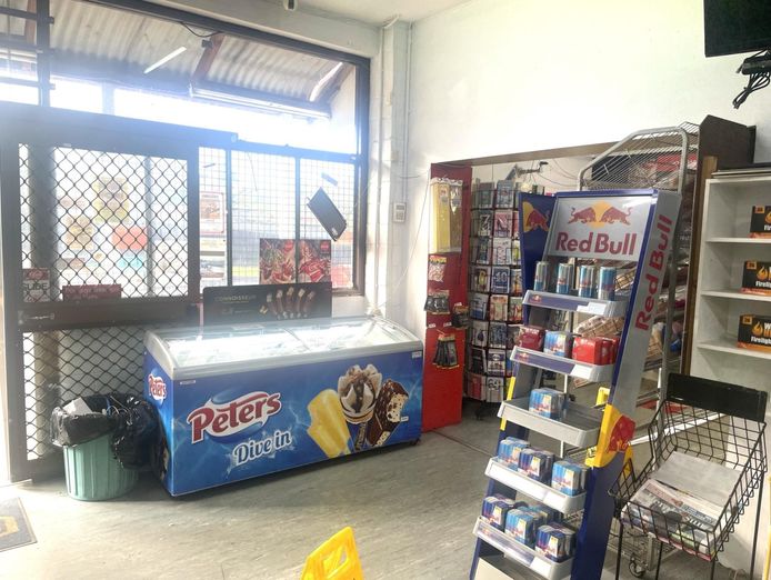 potential-bottleshop-stca-grocer-cafe-takeaway-vacant-shop-for-lease-blank-canva-1