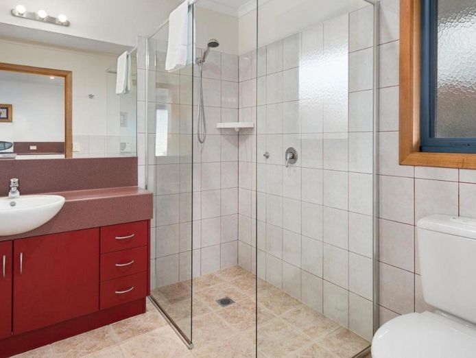 12-modern-fully-furnished-self-contained-units-villas-overnight-or-permanent-let-6