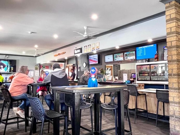 signal-station-tavern-offers-over-99-000-sav-easy-operation-main-rd-frontage-5