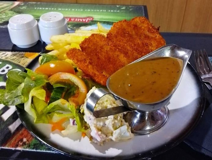 best-tassie-hotel-all-revenue-streams-a1-present-fhgc-0-0-895k-sav-vendor-fina-8