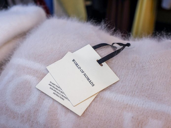 high-traffic-location-premium-fashion-boutique-for-sale-0