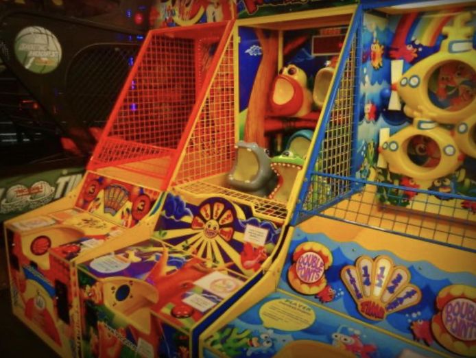 arcade-games-in-movie-foyer-1
