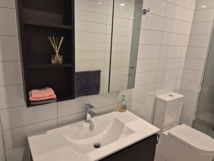 freehold-property-high-performing-airbnb-business-modern-2-bedroom-apartment-7