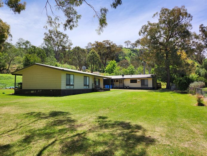 complete-off-grid-town-group-accommodation-caravan-park-general-store-fue-1