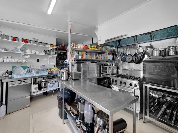 magnificent-water-views-character-heritage-building-7br-ensuite-home-or-busines-7