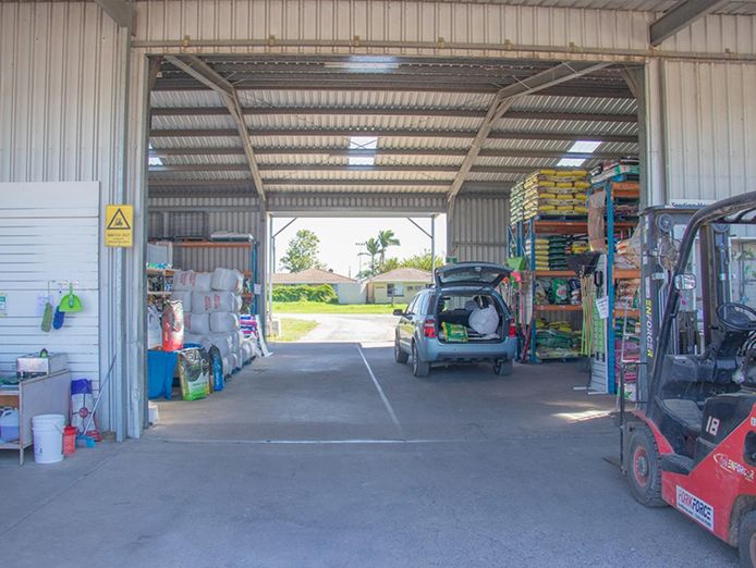 wrt-feed-shed-stockfeed-amp-produce-5