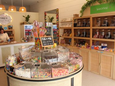 torquay-sweet-shop-for-sale-1
