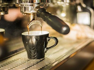 busy-southeast-cafe-strong-local-following-0