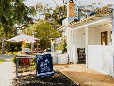 restaurant-business-for-sale-prime-torquay-location-poa-2