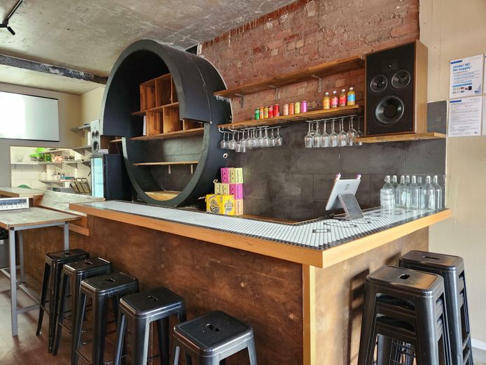 outstanding-hospitality-opportunity-in-the-heart-of-geelong-for-sale-55-000-i-2