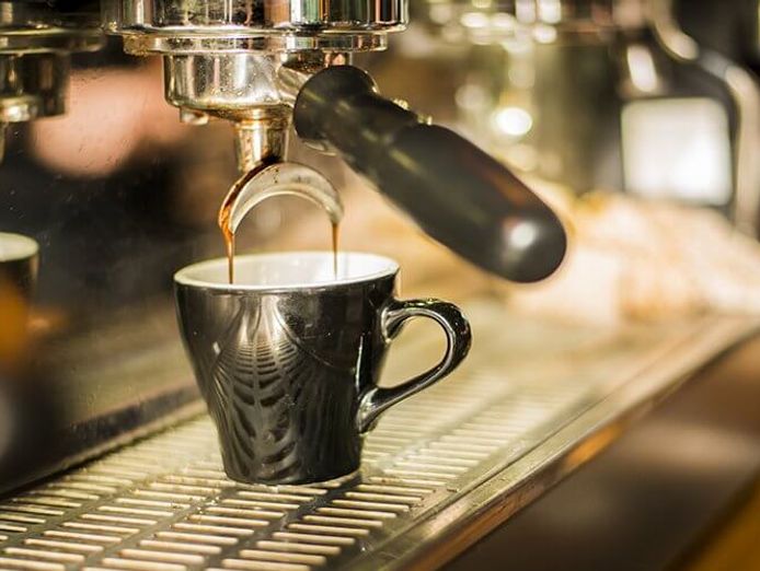 busy-southeast-cafe-strong-local-following-0