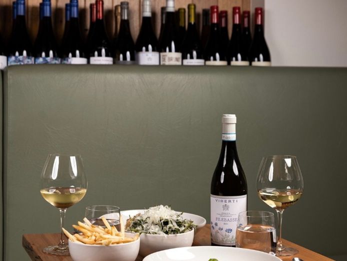 premium-restaurant-and-wine-bar-for-sale-bayside-0