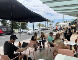 BRONTE BEACH - BEST CAFÉ ON THE WATER