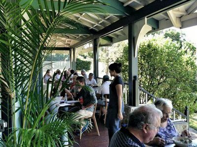 abbtsford-indoor-outdoor-garden-cafe-on-the-great-northern-road-peninsula-1
