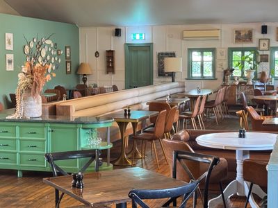 abbtsford-indoor-outdoor-garden-cafe-on-the-great-northern-road-peninsula-3