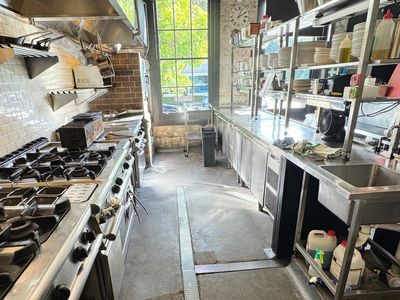 italian-wood-fired-pizza-restaurant-kiosk-120-seats-rosebery-3