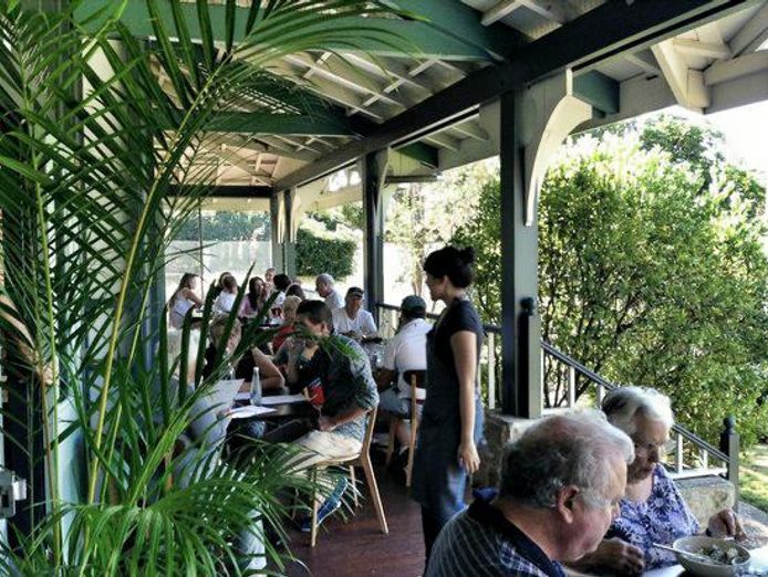 abbtsford-indoor-outdoor-garden-cafe-on-the-great-northern-road-peninsula-1