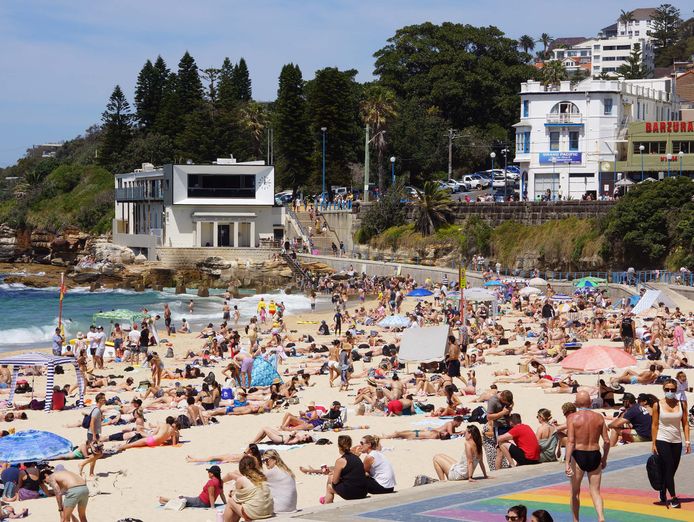 front-row-to-coogee-beach-140-seat-restaurant-bar-and-cafe-wellness-studio-0