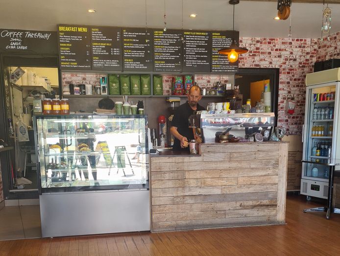 matraville-quality-licensed-small-cafe-main-corner-1-bedroom-apartment-0