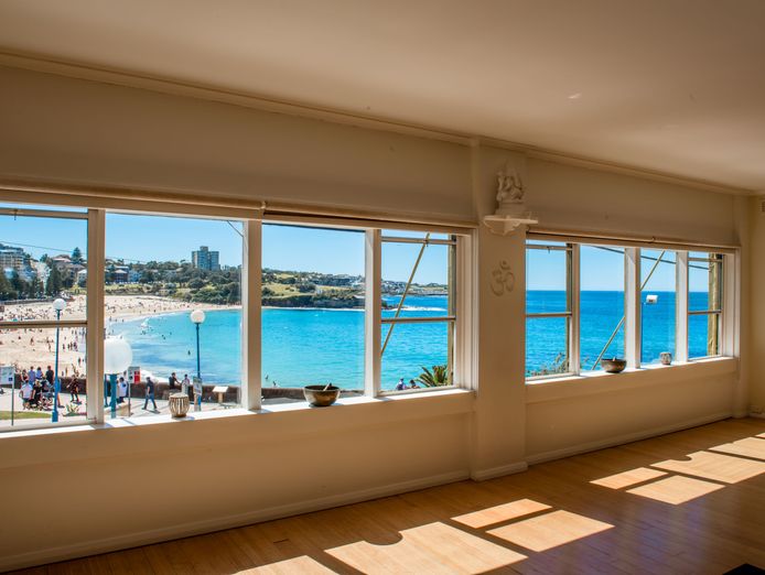 front-row-to-coogee-beach-140-seat-restaurant-bar-and-cafe-wellness-studio-2