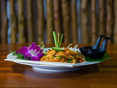 licensed-authentic-thai-restaurant-in-southport-chinatown-0