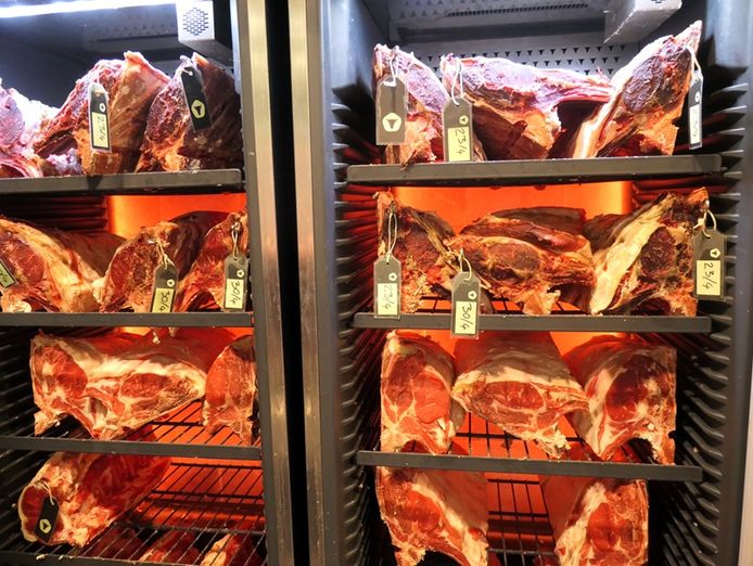 bos-taurus-butchery-2