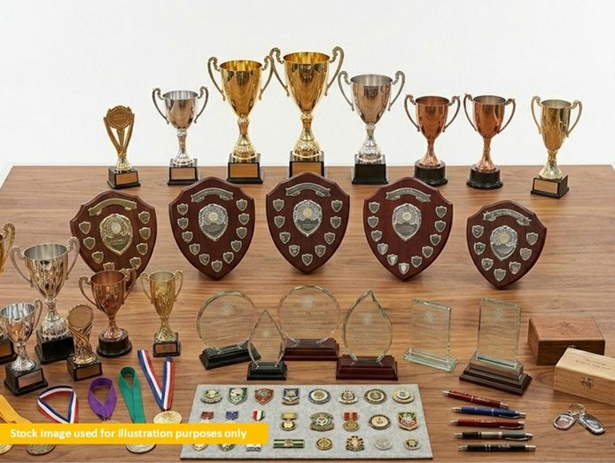 long-standing-trophy-promotional-products-specialist-0