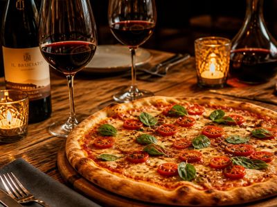 popular-bar-pizzeria-short-evening-hours-brilliant-fit-out-199k-0