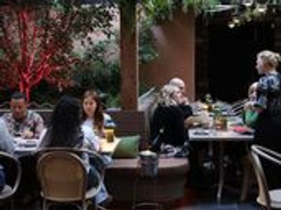 trendy-well-equipped-restuarant-short-hours-20k-plus-pw-6-months-rent-free-0
