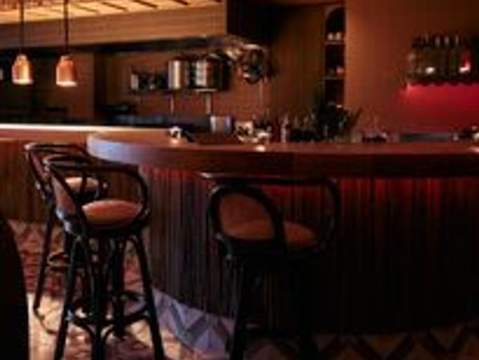 trendy-well-equipped-restuarant-short-hours-20k-plus-pw-6-months-rent-free-1