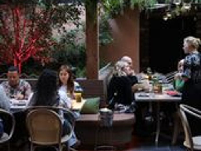 trendy-well-equipped-restuarant-short-hours-20k-plus-pw-6-months-rent-free-0
